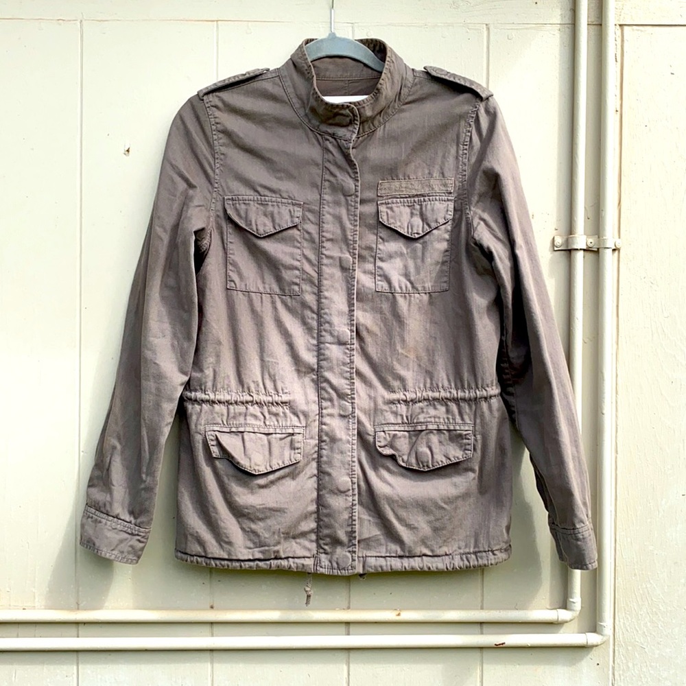 Green army style utility jacket with pockets!